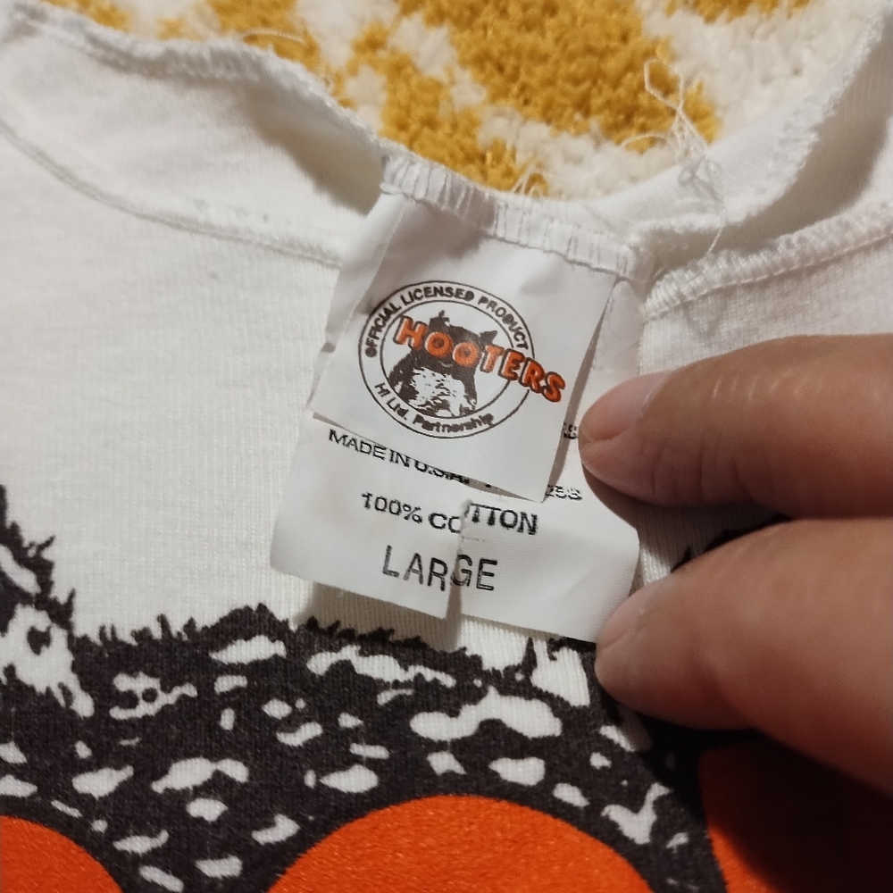 Hooters White and Black Logo Tank with Shorts - Picture 4 of 8